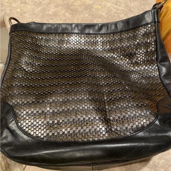 👀 FRYE Metal Stud Detail Charcoal Leather Hobo Crossbody Very Hard To Find - Picture 2 of 5